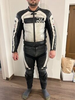 Kombinéza, boty, rukavice