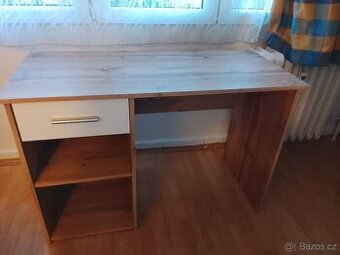 Psací stůl - skoro nový