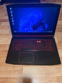 starší herní notebook Acer Nitro 5 (2018)