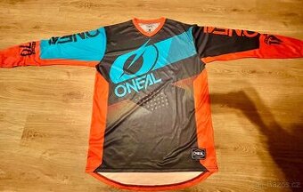 Prodávám oblečení a chrániče na motocross