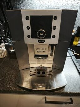 Kávovar DeLonghi Perfecta na opravu nebo dily
