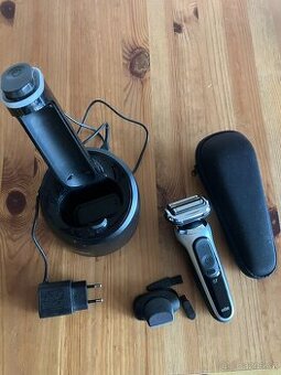 Holicí strojek Braun Series 7 + čisticí stanice