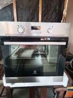 Vestavna trouba Elektrolux