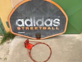 Koš na basketbal s deskou