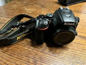 Nikon D5600 - kompletní original krabice - 1