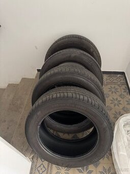 Pneu Kumho 235/55 R18 - 1