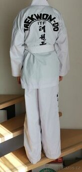 dobok - oblek na taekwondo vel. 140