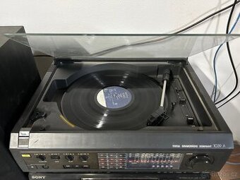 Gramoradio Tesla dominant a spousta desek