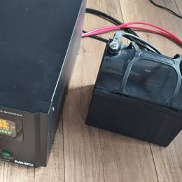 Záložní zdroj MHPower MPU-700-12 UPS 700W 12V čistý sinus Ce
