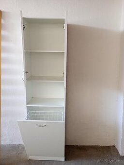 Pěkná skříňka do koupelny