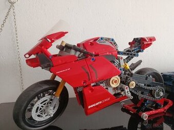 42107 Ducati Panigale V4 R