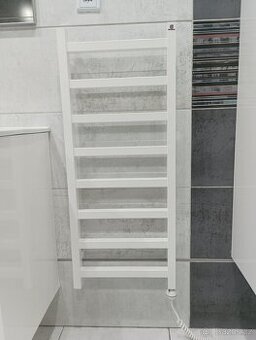 Elektrický koupelnový žebřík