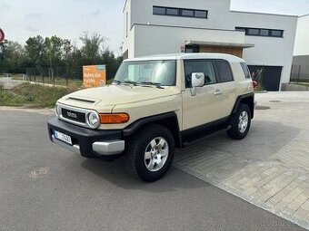 Toyota FJ Cruiser bez koroze, skvělý originální stav