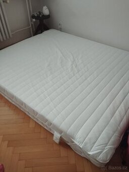 Necelý měsíc používaná pružinová matrace Jysk 160x200 cm