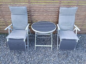 Kulatý stůl + křesla