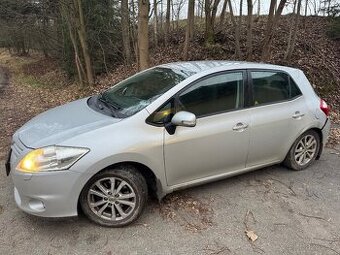 Toyota Auris 2,0 D-4D 93 KW r.v.2011
