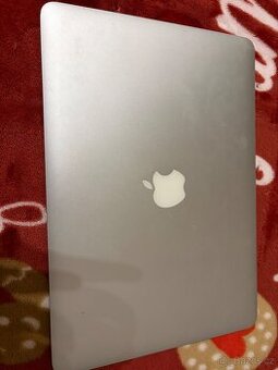 MacBook Air 13” (2017) – Intel i5 / 8 GB RAM / 256 GB SSD –