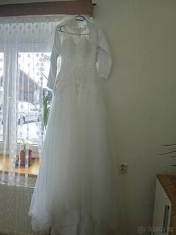 Svatební šaty