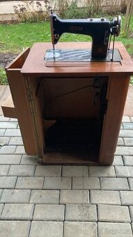 Skřínový šicí stroj