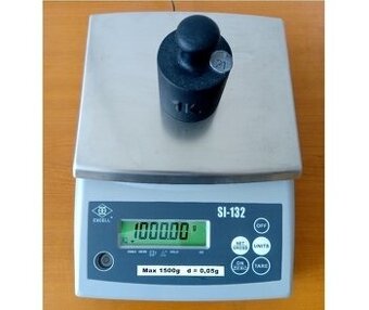 Váhy laboratorní, lékárenské i zlatnické 0,1 g a 0,01 g