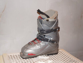 Dětské / dámské lyžáky 39 Salomon vel. 24,5 (5,5UK ; 39EU)