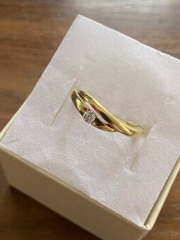Zlatý dámský prsten
