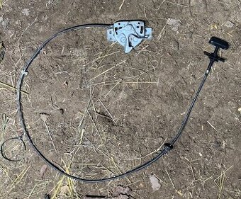 Otevírání kapoty s lankem Suzuki Jimny