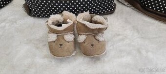 Zimní capáčky méďa H&M,suchý zip,velikost 18/19