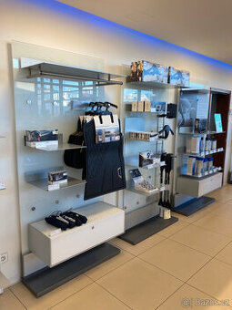 Vybavení luxusní prodejny - policové stěny a regály