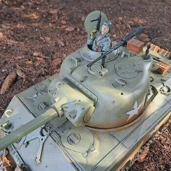 Model sovětského obrněného vozidla měřítko 1/10