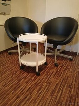 Koženková křesla a stoleček