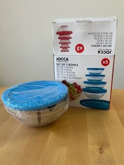 Sada pěti skleněných misek