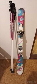 PRODÁM dívčí lyže + hůlky, + hůlky pro dospělého