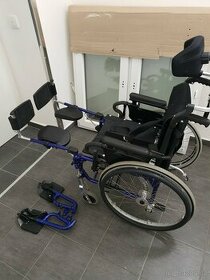 invalidní vozík, opěra hlavy, zvedání nohou