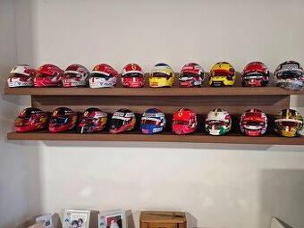 Prodám helmy 1:2 pilotů Ferrari