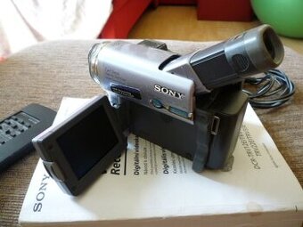 Digitální Mini DV kamera SONY DCR-TRV22E na náhradní díly