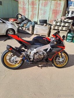 Aprilia rsv4 factory