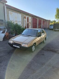 ŠKODA FAVORIT 136L ORIGINÁLNÍ STAV KRASAVEC