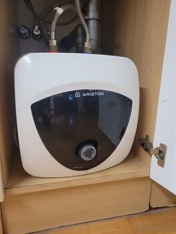 Elektrický ohřívač vody Ariston lux