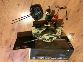 RC Tank - dálkové ovládání + figurka fotbalisty