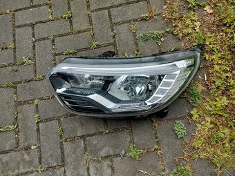 Renault Express levé přední světlo