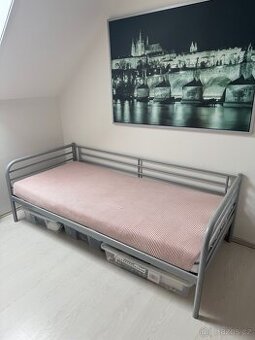 Kovová postel IKEA