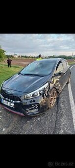 Kia Ceed GT 2013 – 130 000 km – po nehodě, na opravu nebo na