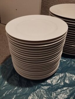 Prodám nepoužité talíře a sklo z restaurace