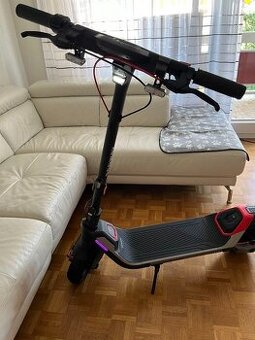 Segway Ninebot P100SE – elektrická koloběžka