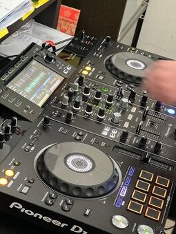 Pioneer XDJ RX-2 + UDG Case + Decksaver