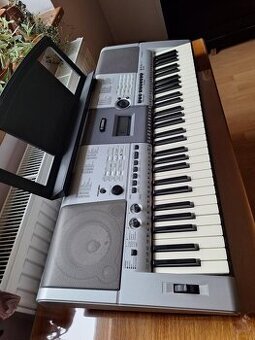 Yamaha PSR-E403 keyboard s dynamikou