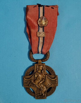 Čs revoluční medaile štítek 22 a lipový lístek- těžká tmavá