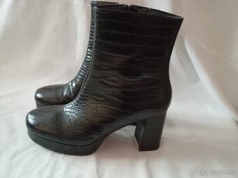 Dámské kozačky vel.39