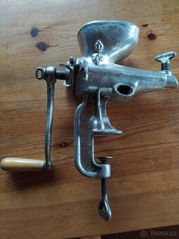 Starý retro mlýnek ...